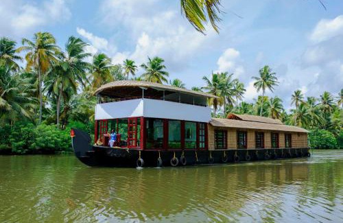 Kumarakom Boat Rental | Sreekrishna Houseboat - VACCINATED STAFF