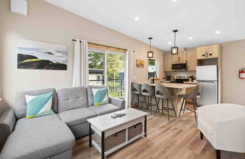 Ucluelet Cabin | SS#7-Longboarder-Steps to beach, pet friendly, inlet front!