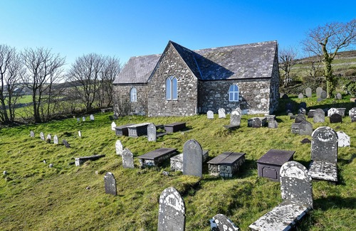 Mynytho House | St Aelrhiw's Church - Two Bedroom House, Sleeps 6