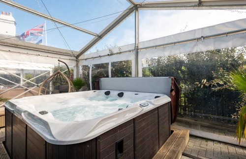 Turnchapel House | St Anne's House, Sea Views, 7 Bedrooms - Sleeps 30