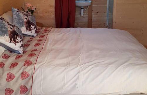 Stenalees House | St Austell Glamping Pod with Spa Pool and Pets Ok