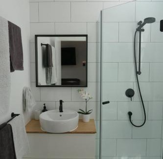 Wynnum Apartment | St Caths Anchorage