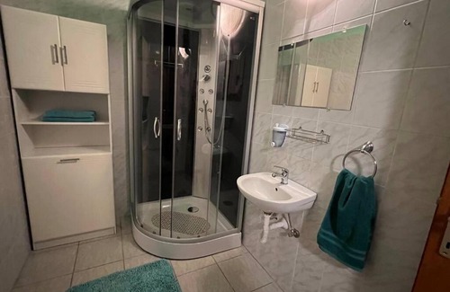 Jaszszentlaszlo Apartment | St. Eric Appartman