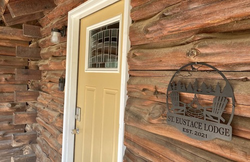 Havana Cabin | St. Eustace Family Lodge: Cabin adjoining National Forest