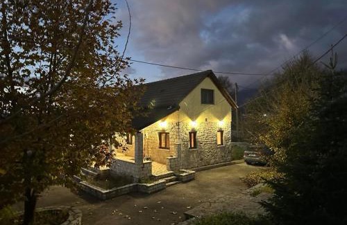 Kato Lapsista Ski Chalet | St George Stonehouse Ioannina