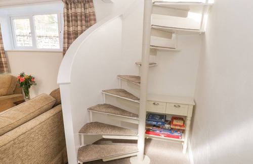 Egton Cottage | ST. HEDDAS COTTAGE, pet friendly, with open fire in Grosmont