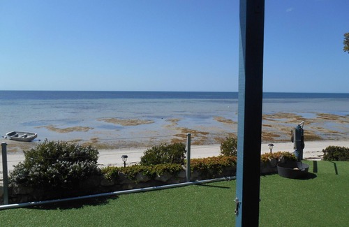 Melville House | St Helen's-Absolute Beach Front, Beach at Door Step, Winter Off Peak Special!
