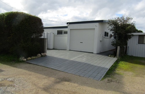 Melville House | St Helen's-Absolute Beach Front, Beach at Door Step, Winter Off Peak Special!