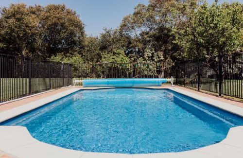 St Helens House | St Helens shack with pool and water views