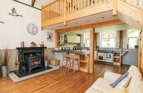 Llandrindod Wells Cottage | ST. MARKS SCHOOL HOUSE, pet friendly, with a garden in Rhayader