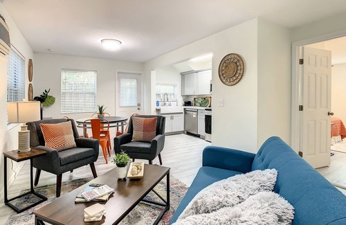 Historic Uptown Apartment | St Pete Charm! 2bd/1ba walk downtown 1st Floor