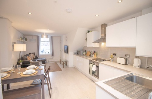 Roath House | St. Peters House (5 beds)