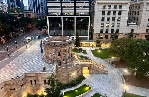 Brisbane Central Business District Apartment | St Tropez, Stylish Apartment with Views over Anzac Square