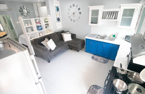 Saint James Apartment | Stacys Place #3: Studio Apartment
