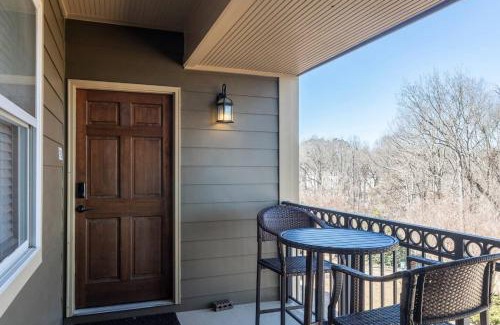 Oxford Resort | Stadium View 3 Bed 2 Bath Condo