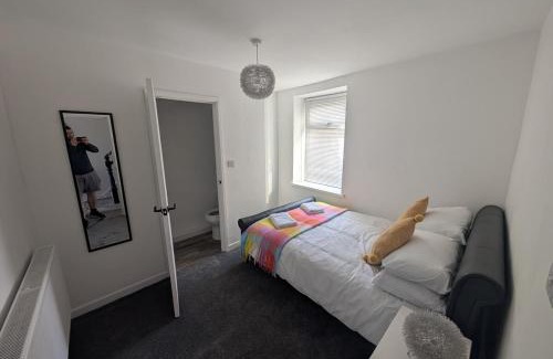 Landore House | Stadium View 5-Bed Retreat + Parking