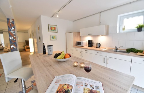 Flensburg Apartment | Stadtloft - shower room, WLAN, terrace, garden furniture, washing machine, TV