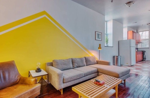 Chinatown Apartment | Stairway | 3BR Apt w W/D Ideal for Groups