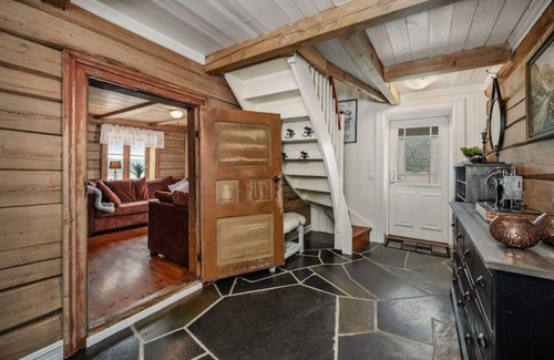 Skeikampen Villa | Stamp and Sauna! Small Farm With Fantastic View!