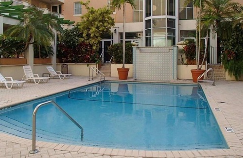 South Miami Apartment | Standard King Room Near Jean Willis Park MIA