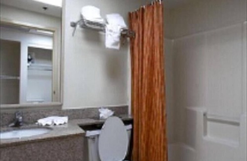 South Miami Apartment | Standard King Room Near Jean Willis Park MIA