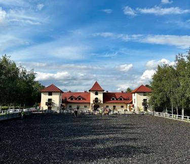 Andrychow House | Stanica Hucuł