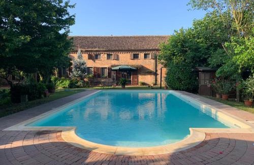 Fossanova San Marco House | Stanze in villa con parco e piscina