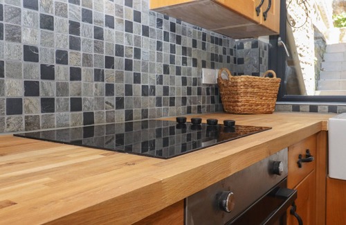Eastbourne Cottage | STAR COTTAGE, pet friendly, character holiday cottage in Eastbourne