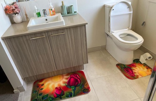Junction Village House | STAR PARVILLION HIDE AWAy