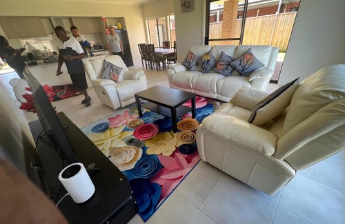 Junction Village House | STAR PARVILLION HIDE AWAy