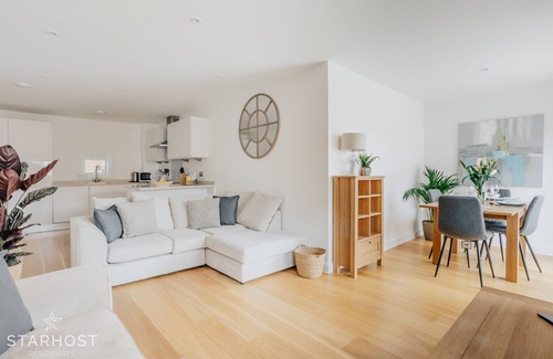 Southampton City Centre Apartment | StarHost Residences | Stylish 2 bedroom apartment in Ocean Village