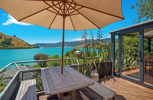Cable Bay House | Starlight (Te Whānau Mārama) Cable Bay NelsonnSecluded, beach front, sustainable