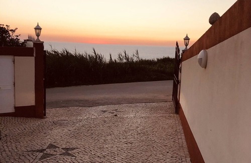 Foz do Arelho Apartment | Star💫room ocean views, walking distance to beach
