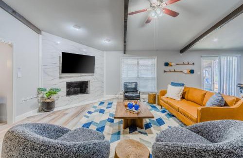 Little Elm House | Starry Nights Fire Pit Table Tennis Spacious Pets OK Lake Decor by Vacation Your Way