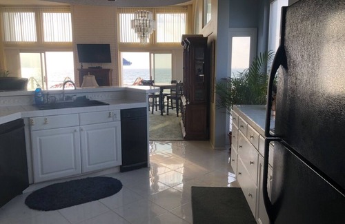 Lengueta Arenosa House | Stately oceanfront villa.