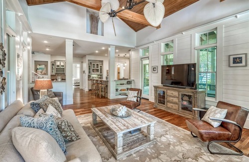 Forest District House | 🍂Stay 3+ Nights, Get 1 Free! 8/15–11/15 | WaterColor Beach Club Access, Golf Cart, & Pool!