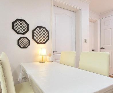 Songjung-dong Apartment | STAY at Miasageori #Up to 6 people #Subway 2 min #Airport bus 2 min #Dongdaemun 10 min #Myeongdong 15 min #Seoul Station 20 min #Gyeongbokgung Palace, Seongsu, Hongdae 25 min #Itaewon 30 min #Gangnam 40 min