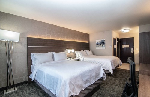 Riverside House | Stay at the Castle on the Rock!