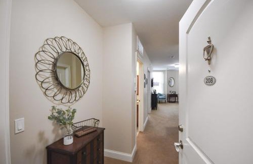 Champaign Apartment | Stay at the Historic Inman