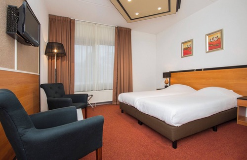 Apeldoorn House | Stay Close to Theater Orpheus with Free Parking and Access to Nature Trails