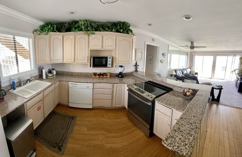 Holiday Isle Condo | Stay directly on the beach!