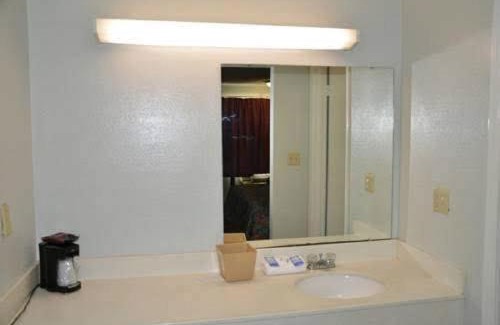 Demopolis Hotel | Stay Express Inn & Suites Demopolis