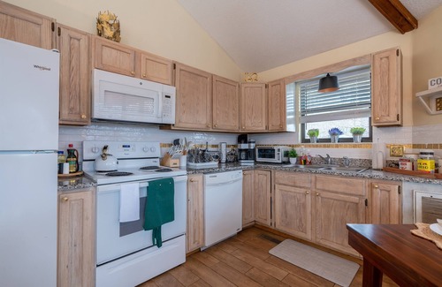Gatlinburg - Pigeon Forge Cabin | Stay in a Yurt! Cozy Comfort & Nature Bliss