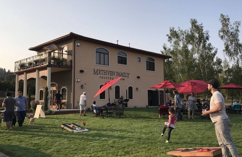 Dundee Condo | Stay In The Heart Of Wine Country.
