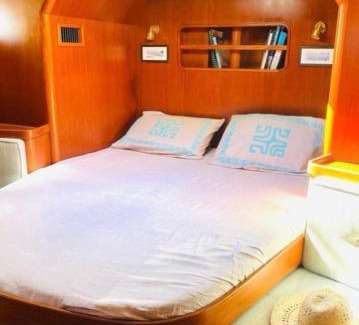 Municipality of Hoorn Boat Rental | Stay only or set sail - have more fun with friends and family - Wintersailing to the Dutch islands