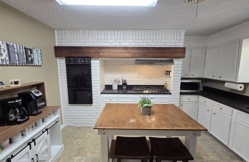 College Hills Estates House | Stay & Play Near Texas A&M – Game Room