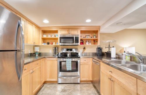 Goose Hollow House | Stay Portland - Private Underground Getaway - 92 WalkScore