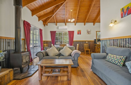 Badger Creek Cottage | StayAU Conifer Cottage Lakeside Haven