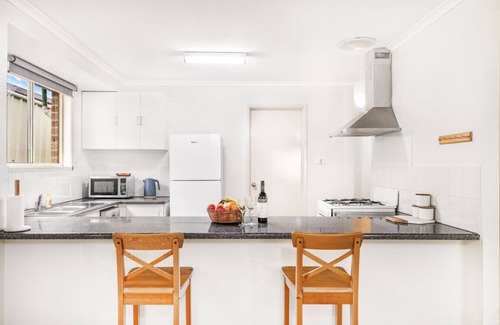 Ingleburn House | StayAU Cozy 3BR Suburban Retreat in Ingleburn