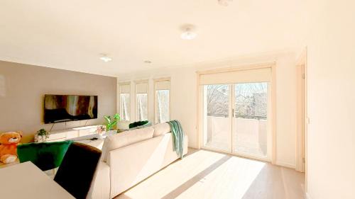 Caroline Springs House | StayAU Family Haven Pet-Friendly Caroline Springs